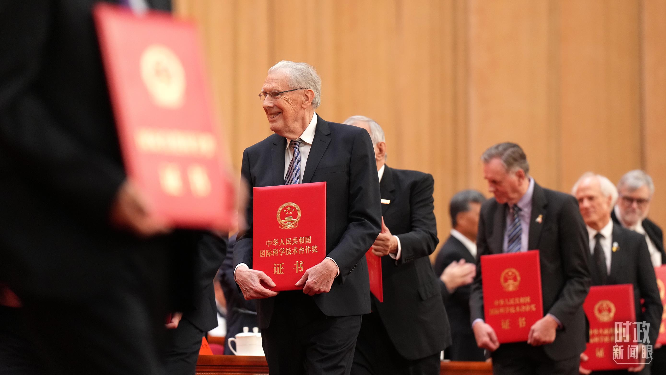 时政新闻眼丨一场科技盛会召开，习近平强调锚定这个战略目标